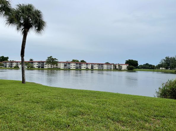 361 S Hollybrook Dr 103, Pembroke Pines FL 33025