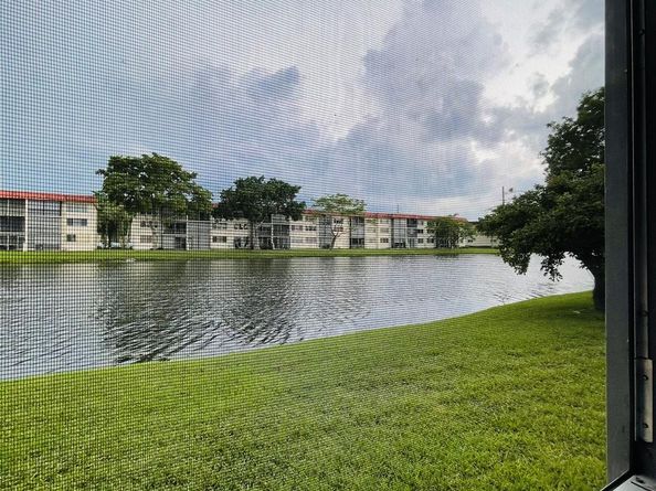 361 S Hollybrook Dr 103, Pembroke Pines FL 33025
