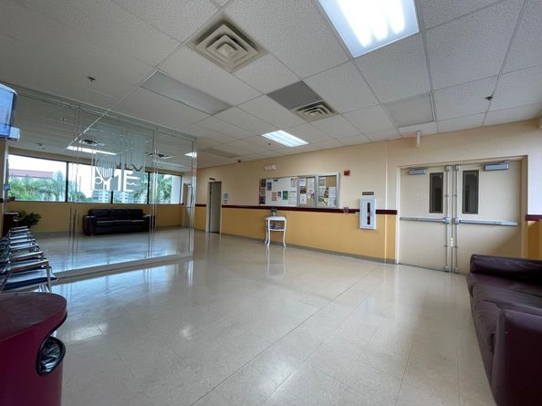 361 S Hollybrook Dr 103, Pembroke Pines FL 33025