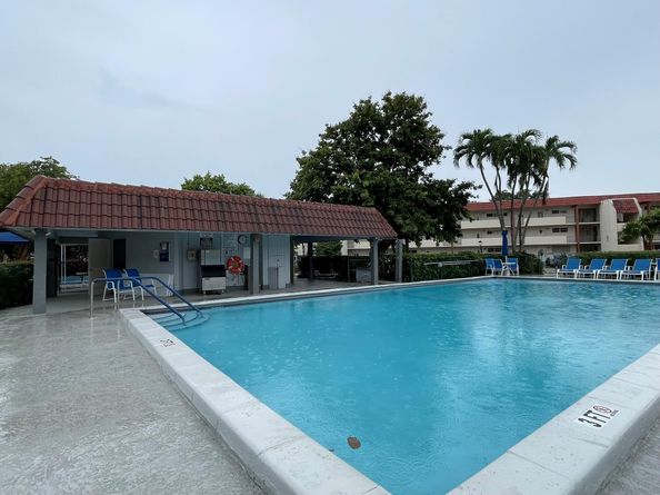 361 S Hollybrook Dr 103, Pembroke Pines FL 33025