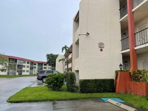 361 S Hollybrook Dr 103, Pembroke Pines FL 33025
