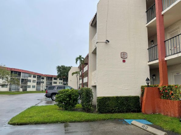 361 S Hollybrook Dr 103, Pembroke Pines FL 33025