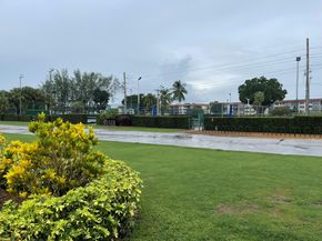 361 S Hollybrook Dr 103, Pembroke Pines FL 33025