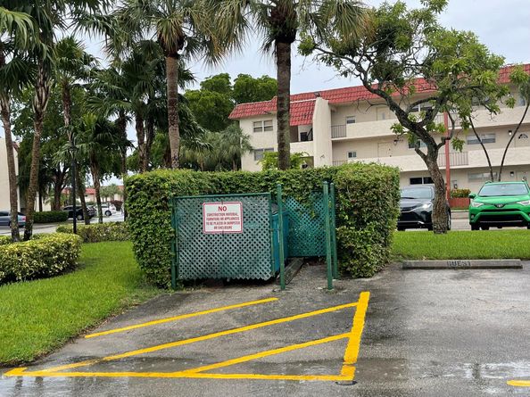 361 S Hollybrook Dr 103, Pembroke Pines FL 33025