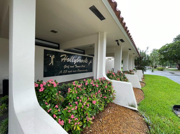 361 S Hollybrook Dr 103, Pembroke Pines FL 33025