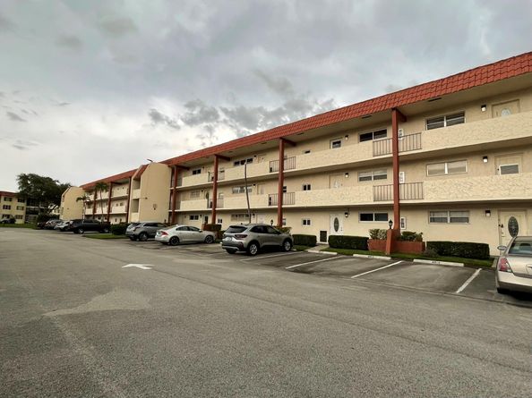 361 S Hollybrook Dr 103, Pembroke Pines FL 33025