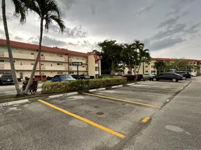 361 S Hollybrook Dr 103, Pembroke Pines FL 33025