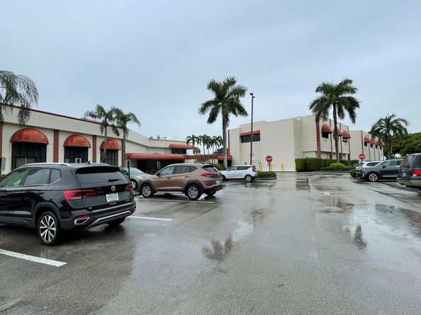 361 S Hollybrook Dr 103, Pembroke Pines FL 33025