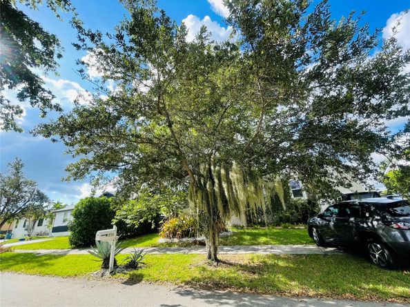 9760 SW 211th St, Cutler Bay FL 33189