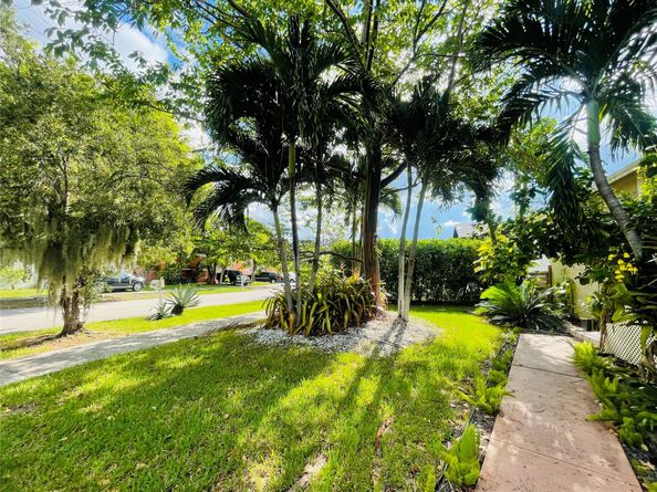 9760 SW 211th St, Cutler Bay FL 33189