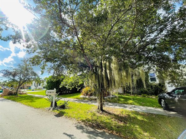 9760 SW 211th St, Cutler Bay FL 33189