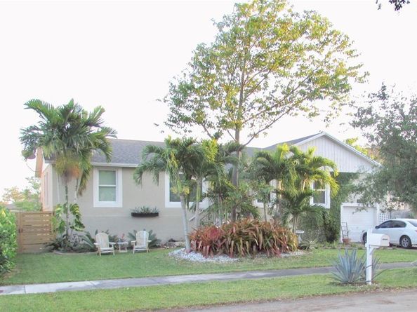 9760 SW 211th St, Cutler Bay FL 33189