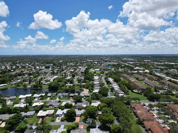 6504 NW 74th Ave, Tamarac FL 33321