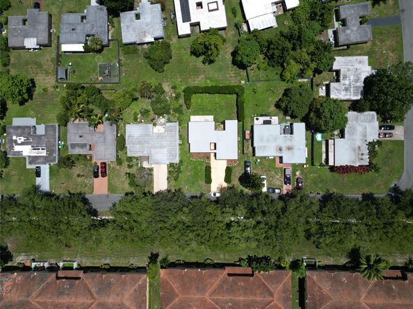 6504 NW 74th Ave, Tamarac FL 33321