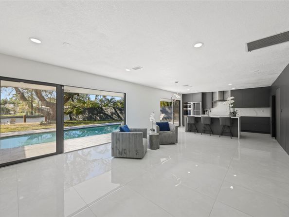 2440 NE 25th Pl, Fort Lauderdale FL 33305