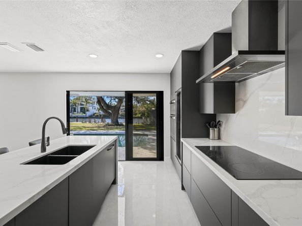 2440 NE 25th Pl, Fort Lauderdale FL 33305