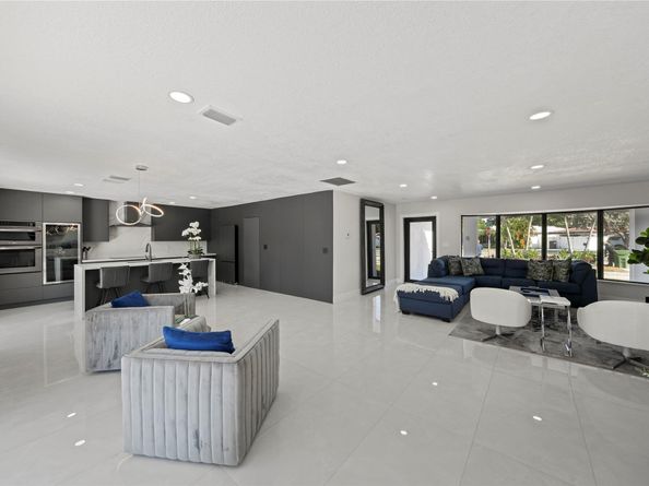 2440 NE 25th Pl, Fort Lauderdale FL 33305