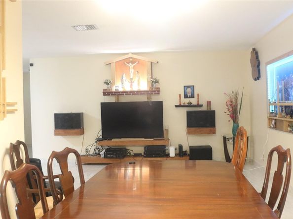 8261 NW 66th Ter, Tamarac FL 33321