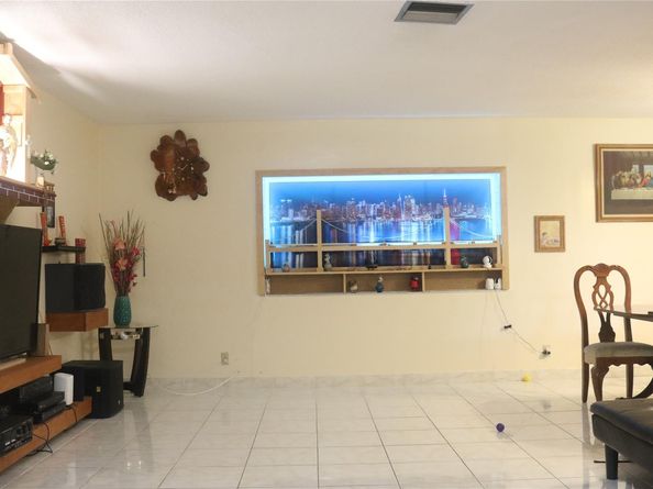 8261 NW 66th Ter, Tamarac FL 33321
