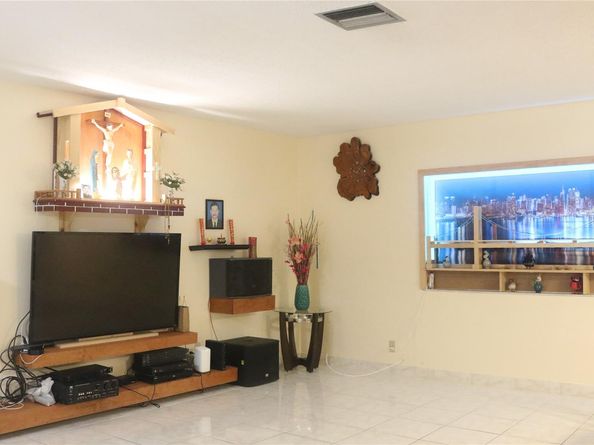 8261 NW 66th Ter, Tamarac FL 33321