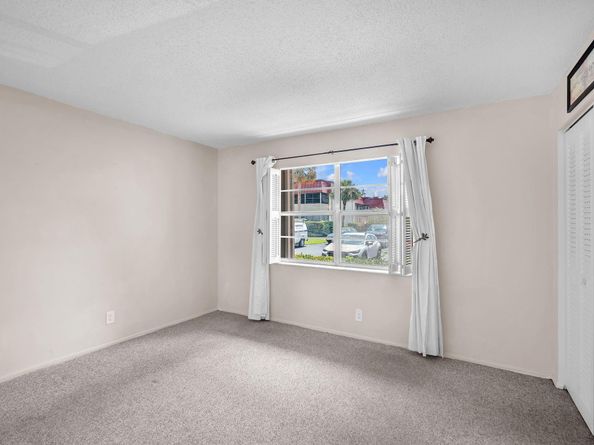 12025 W Greenway Drive 104, Royal Palm Beach FL 33411