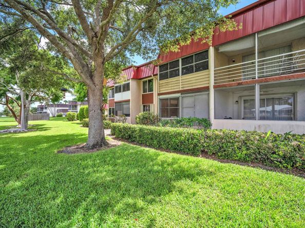 12025 W Greenway Drive 104, Royal Palm Beach FL 33411