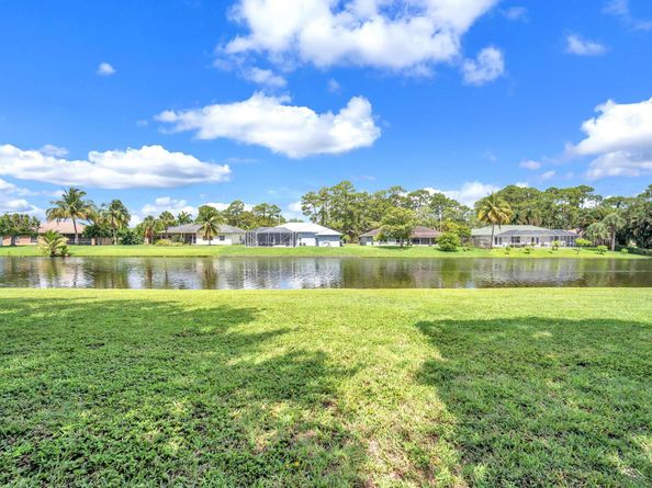 12025 W Greenway Drive 104, Royal Palm Beach FL 33411