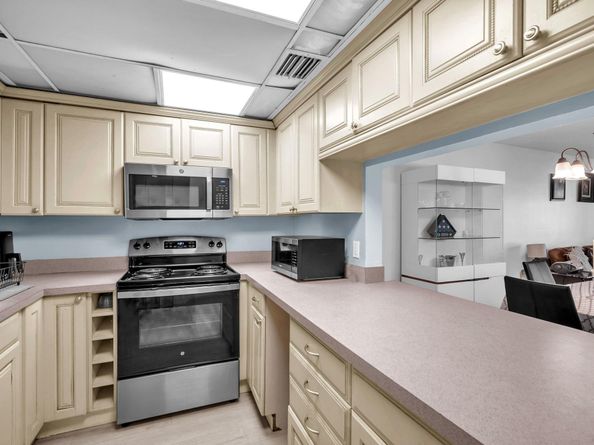 12025 W Greenway Drive 104, Royal Palm Beach FL 33411