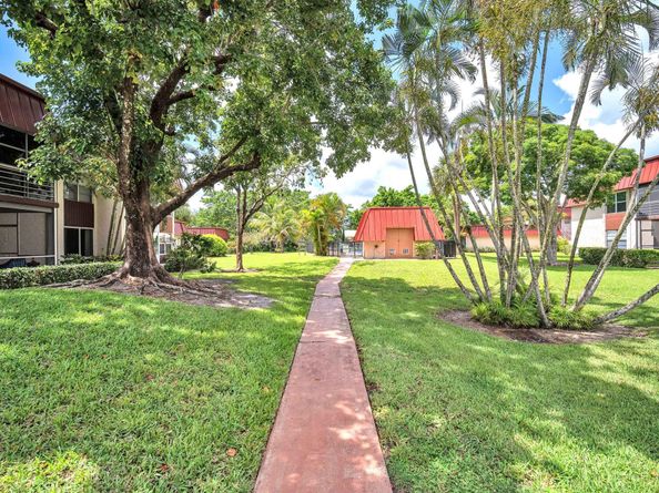 12025 W Greenway Drive 104, Royal Palm Beach FL 33411
