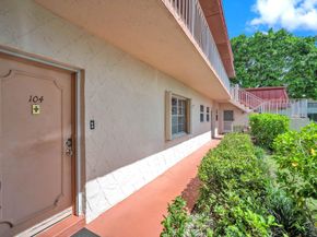 12025 W Greenway Drive 104, Royal Palm Beach FL 33411