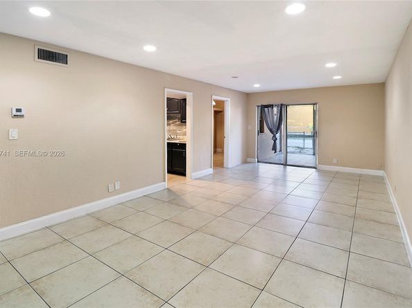 5975 NW 25th Court 213, Sunrise FL 33313