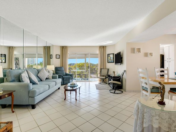 3590 Via Poinciana 416, Lake Worth FL 33467