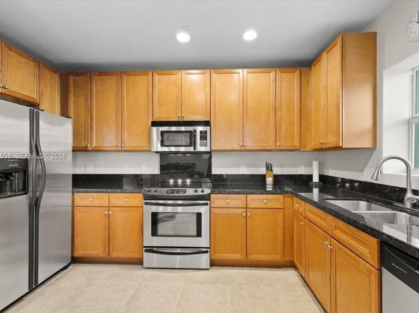 630 SE 15th Street 3, Fort Lauderdale FL 33316