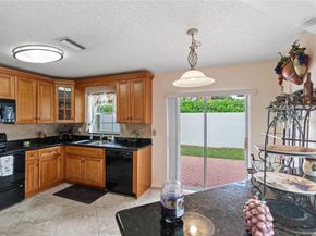 9815 NW 5th Place, Plantation FL 33324