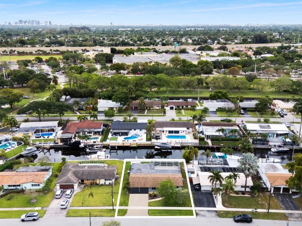 1340 SW 56th Avenue, Plantation FL 33317