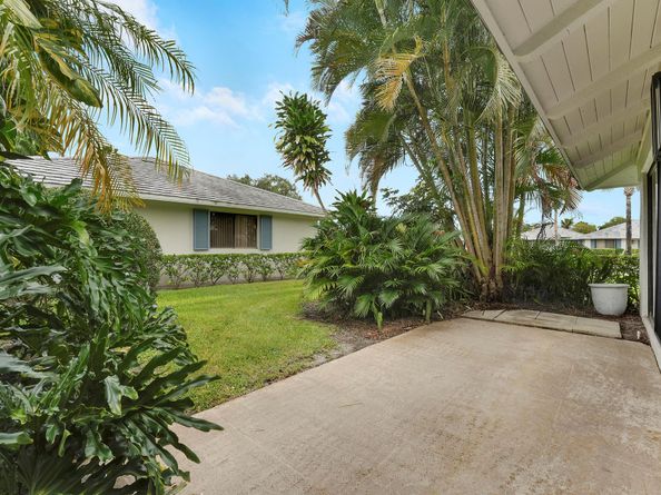828 Club Drive, Palm Beach Gardens FL 33418