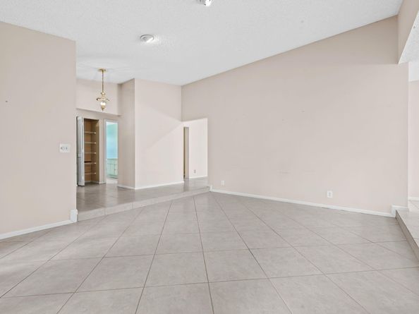 959 NW 109th Ter, Coral Springs FL 33071
