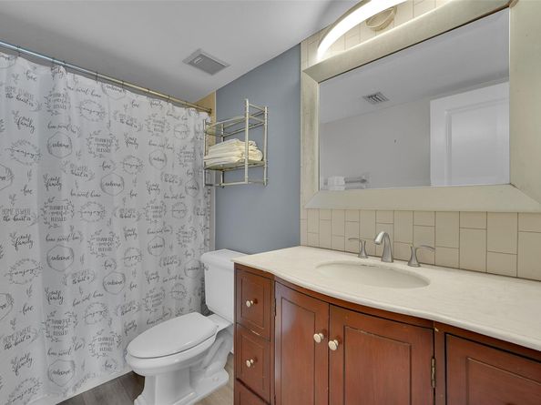 116 Lake Emerald Dr 401, Oakland Park FL 33309