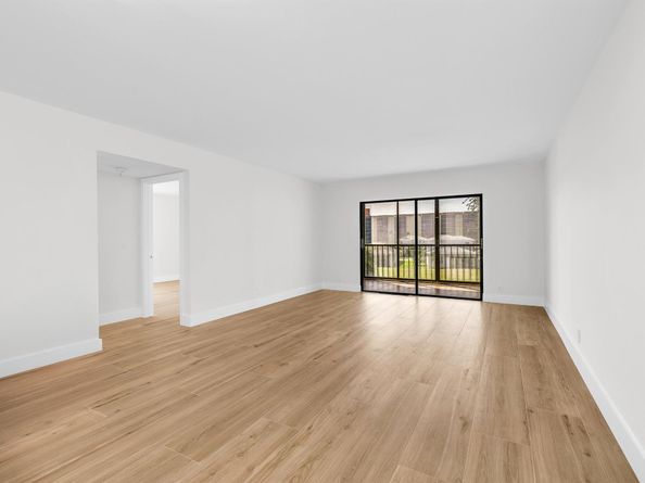 7290 Kinghurst Drive 301, Delray Beach FL 33446