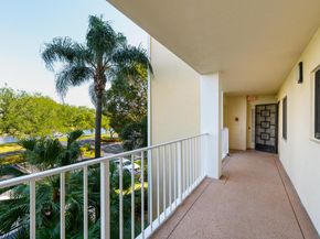 7290 Kinghurst Drive 301, Delray Beach FL 33446