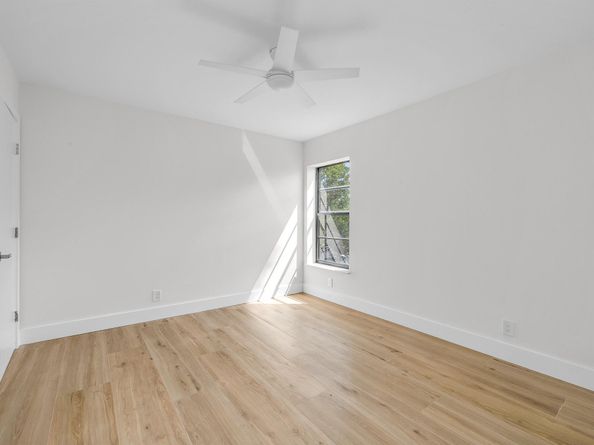 7290 Kinghurst Drive 301, Delray Beach FL 33446