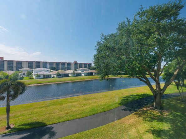 7290 Kinghurst Drive 301, Delray Beach FL 33446