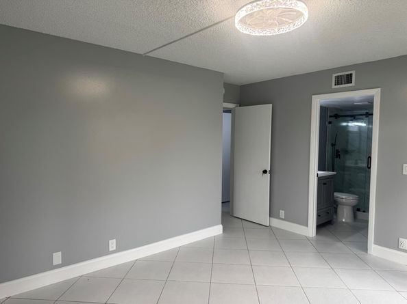 802 Sky Pine Way D1, Greenacres FL 33415