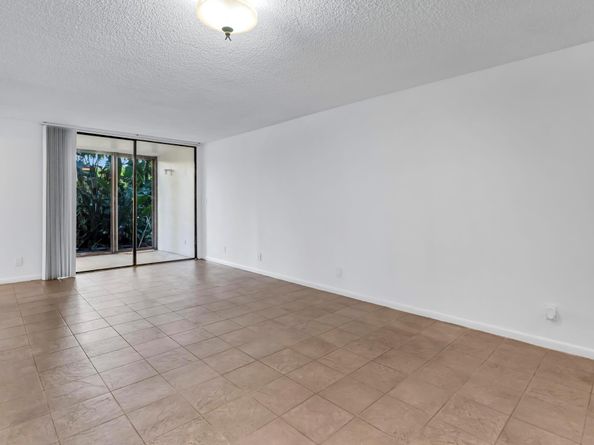 210 Lake Pointe Drive 103, Oakland Park FL 33309