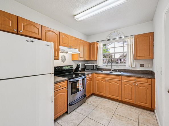423 Kern Street, West Palm Beach FL 33405