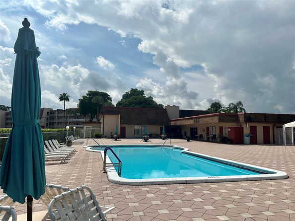 1015 Country Club Dr 307, Margate FL 33063