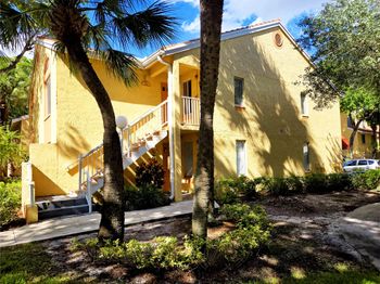 922 Coral Club Dr
