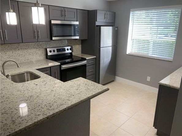 755 N 92nd Ave, Plantation FL 33324