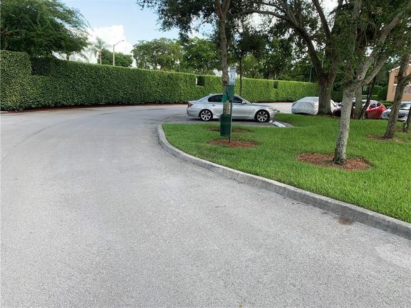 755 N 92nd Ave, Plantation FL 33324