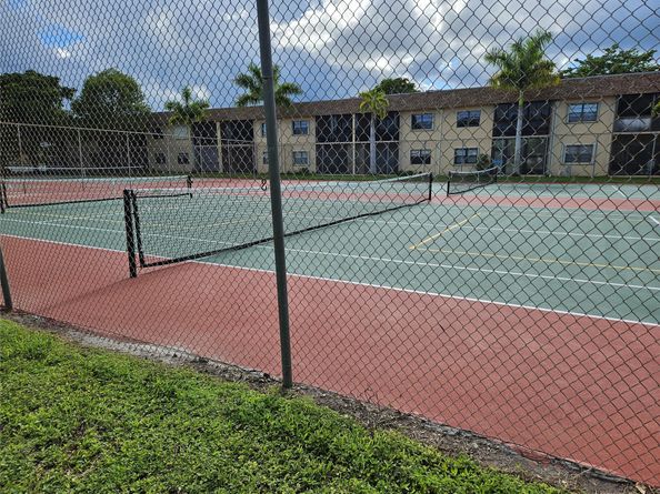 200 Ashbury Rd 301, Hollywood FL 33024